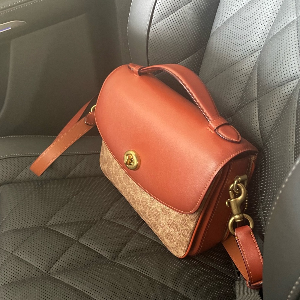 Meet your Posher, Victoria